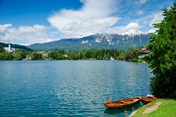 Montañas y lago — Foto de Stock