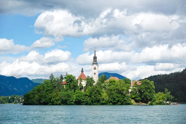Panoramiczny widok na jezioro Bled — Zdjęcie stockowe