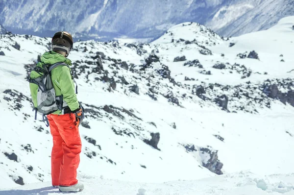 Retrato de una snowboarder femenina — Foto de Stock