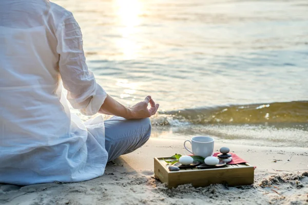 Woman meditating — Stock Photo, Image