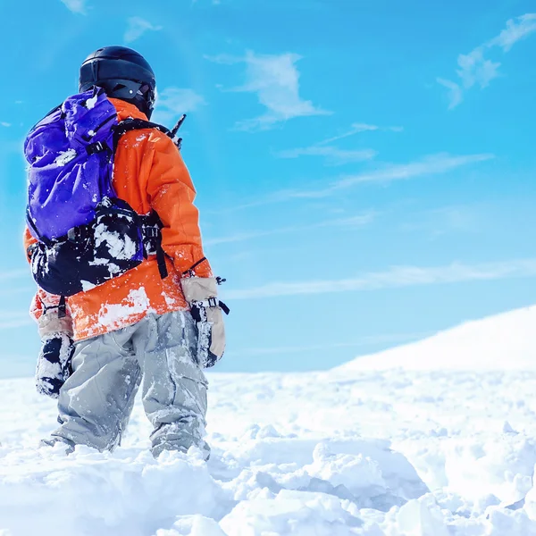 山中 freerider をスノーボードします。 — ストック写真