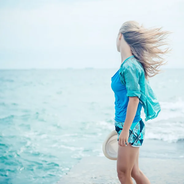 Happy young woman posing — Stock Photo, Image