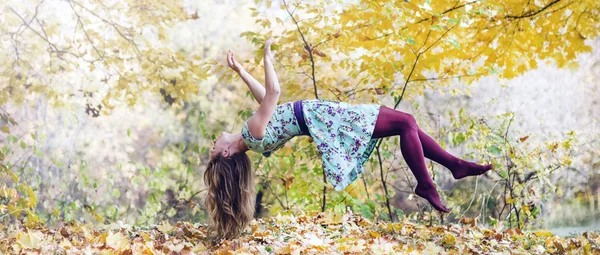 Levitation portrait of young woman — Stock Photo, Image