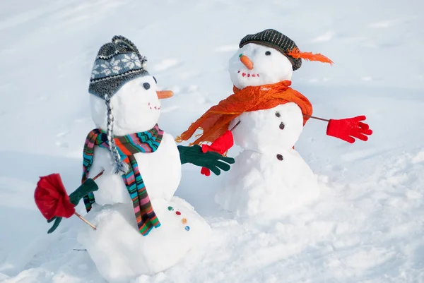 Dos muñecos de nieve - Una pareja encantadora — Foto de Stock