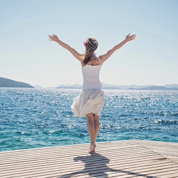 Woman at the sea — Stock Photo, Image