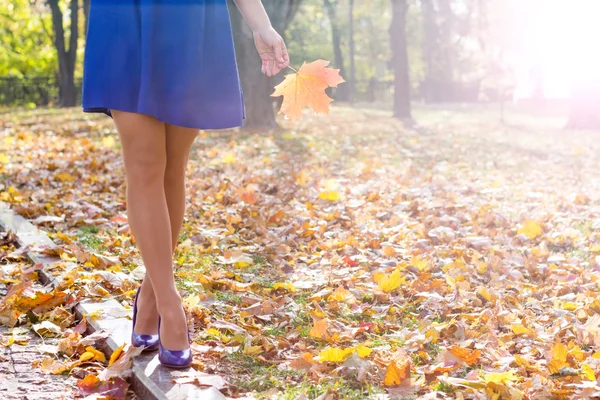 Woman legs in the park — Stock Photo, Image