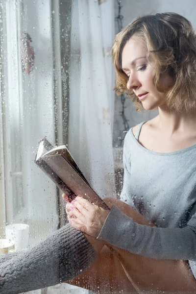 Portrait of Young woman — Stock Photo, Image