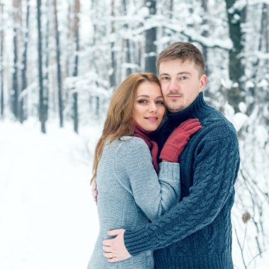 Mutlu çift Kış Park portresi