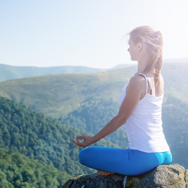 genç kadın meditasyon