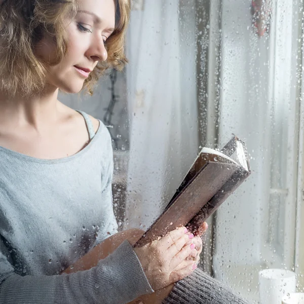 Portrait of Young woman — Stock Photo, Image