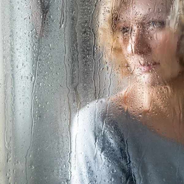 Retrato de mulher jovem — Fotografia de Stock