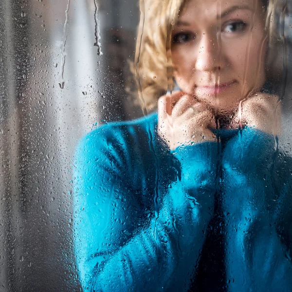 Portrait of Young woman — Stock Photo, Image