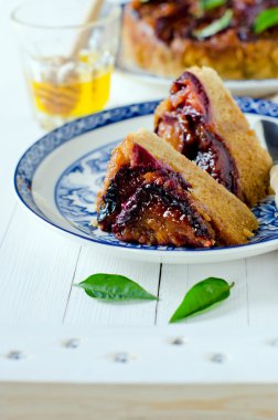 Mısır unu gluten olmadan karamelize Erik ile pasta