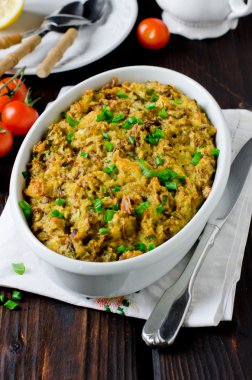 Ekmek ile tavuk güveç