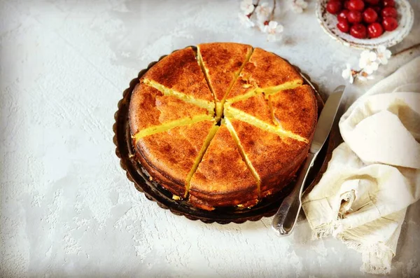 Cottage Fromage Casserole Sur Une Assiette Sur Fond Gris Images De Stock Libres De Droits