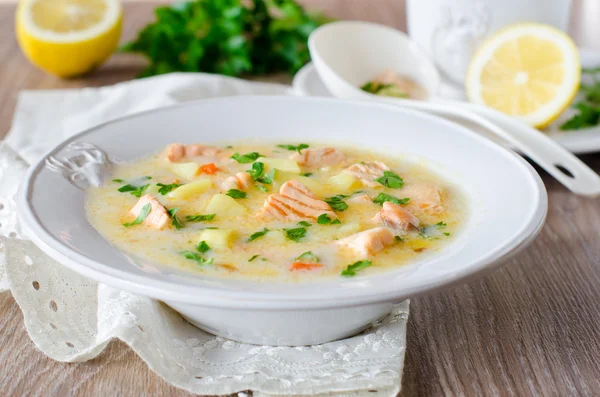 Sopa de queso con salmón —  Fotos de Stock