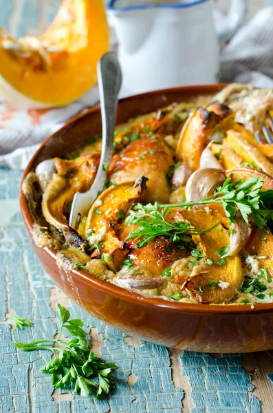 Chicken baked with pumpkin and cream — Stock Photo, Image