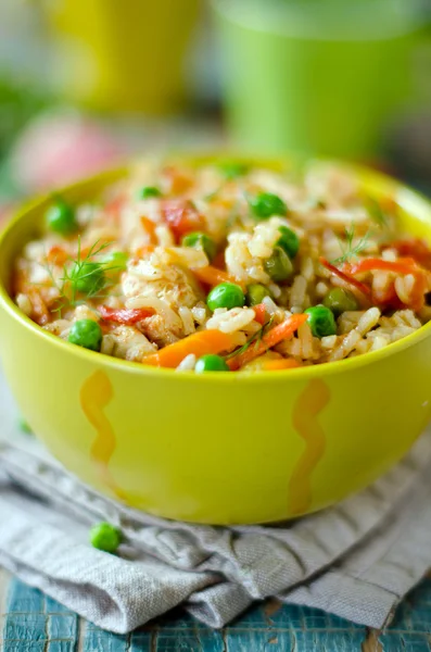 Pilaf con pollo y verduras —  Fotos de Stock