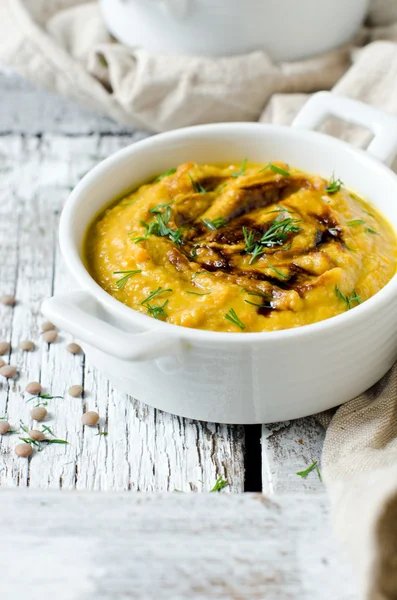 Sopa de crema de calabaza con lentejas — Foto de Stock