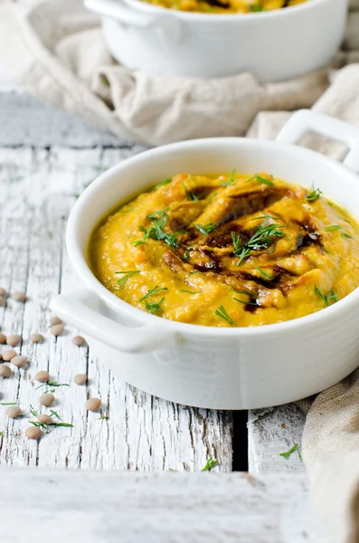 Sopa de crema de calabaza con lentejas — Foto de Stock