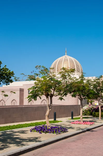 Velká mešita sultána Qaboose, Muscat, Omán — Stock fotografie