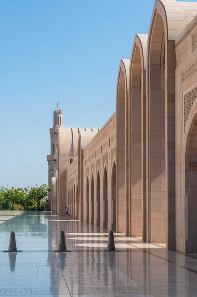 Arcos do sultão Qaboos Grande Mesquita, Mascate, Omã — Fotografia de Stock