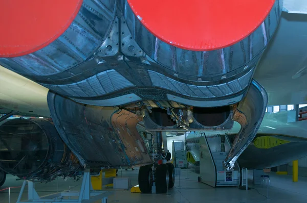 Escape e trem de pouso para a British Aircraft Corporation, Concorde, G-AXDN, em Duxford, Imperial war museum, Inglaterra, Reino Unido — Fotografia de Stock