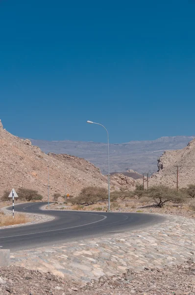 Imagem de uma estrada na montanha Jebel Akhdar em Omã — Fotografia de Stock