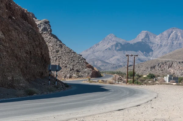 Vista da estrada que conduz à montanha Jebel Shams, Omã — Fotografia de Stock