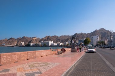 Turist üzerinde Corniche, Muscat, Umman