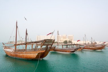 Doha Corniche, Katar demirleme tekneler (Dhow)