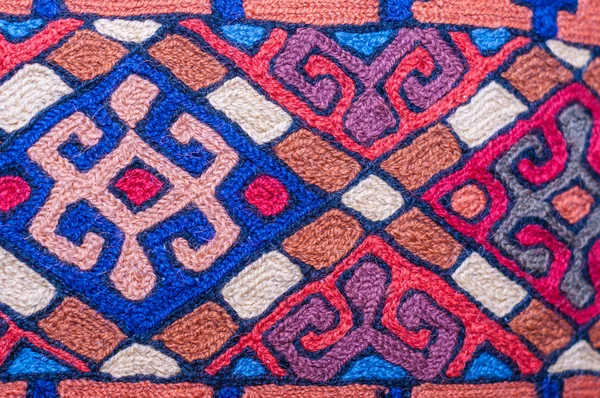 Primer plano del patrón tradicional colorido en textil —  Fotos de Stock