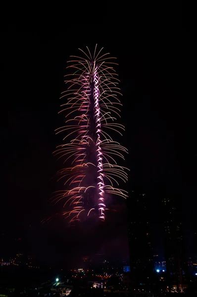 Fuegos artificiales Dubai centro y Burj Khalifa —  Fotos de Stock