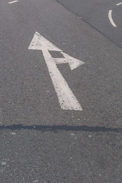 Road sign arrow go straight, turn right — Stock Photo, Image