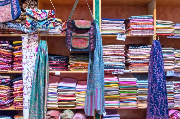 Fabrics and handicrafts shop, Muscat, Oman — Stock Photo, Image