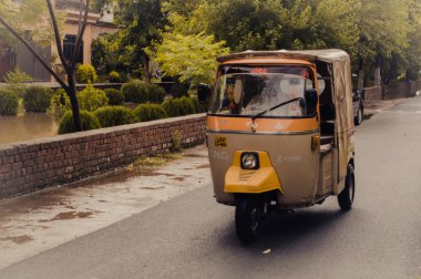 Geleneksel tuk-tuk dan Lahore, Pakistan, Hareket Bulanıklığı