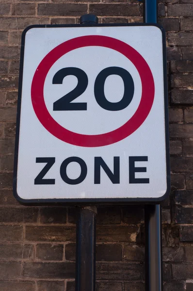 Signo de tráfico límite de velocidad de veinte zonas, Reino Unido — Foto de Stock