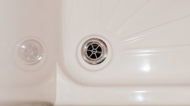 Duş giderinden yakın çekim