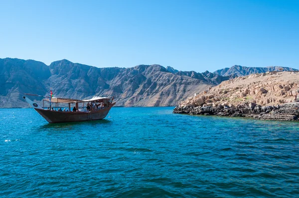 Dhow in de Golf van Oman, Musandam, Oman Rechtenvrije Stockfoto's