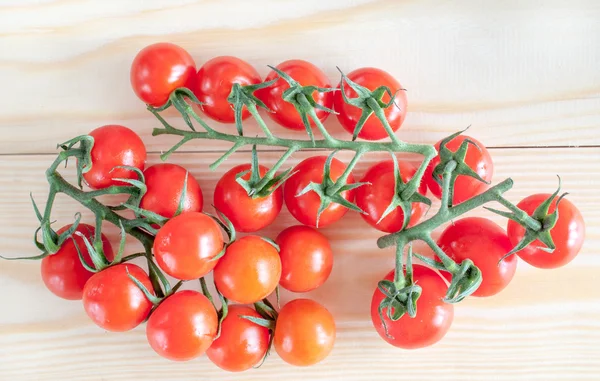 Tomate cereja cacho — Fotografia de Stock