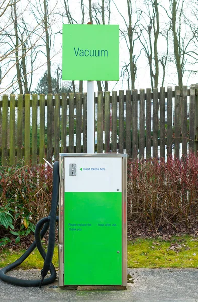 Auto vacuüm reiniging vooruitbetaalde station bij een tankstation — Stockfoto