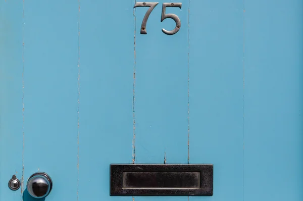 Door number 75 close-up with letter box — Stock Photo, Image