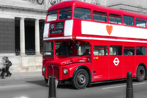 London Bus su sfondo bianco e nero Fotografia Stock