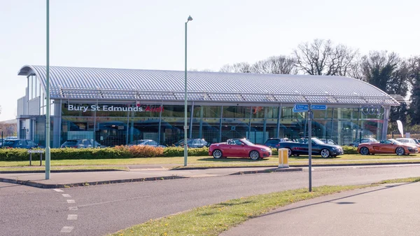 Bury St Edmunds, Wielka Brytania - 18 kwietnia 2015: oficjalnych dealerów Audi sh — Zdjęcie stockowe