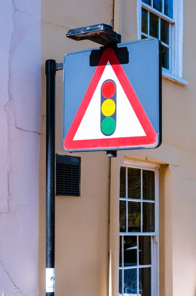 Verkeerslichten vooruit teken geïsoleerd — Stockfoto