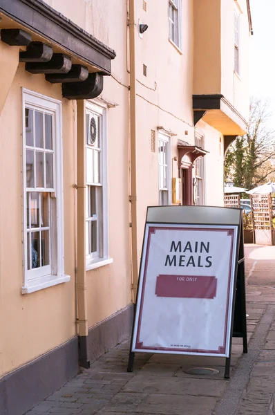 Leeres Schild für den eigenen Text außerhalb eines Restaurantangebots — Stockfoto