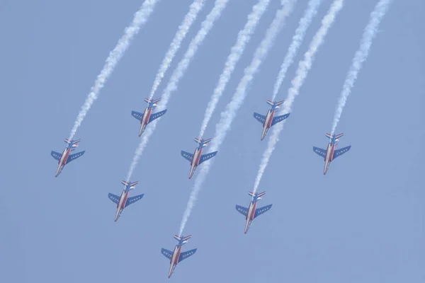 Alfa Trysková Letadla Patrouille France Aerobatické Demonstraci Modré Obloze — Stock fotografie