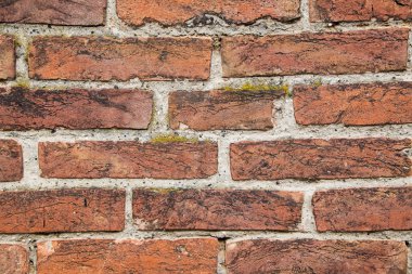 Eski ve yıpranmış tuğla duvar