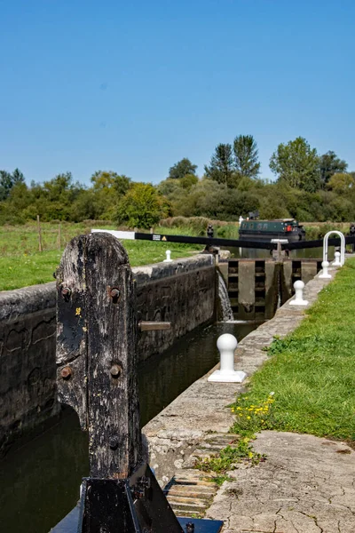 Der Paddel Auslöseposten Der Tednanbury Schleuse Hertfordshire England Das Hotel — Stockfoto