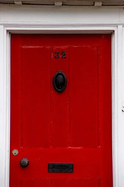 Дом Номер Красной Деревянной Рамке Входной Двери Хартфордшире Медным Дверным — стоковое фото